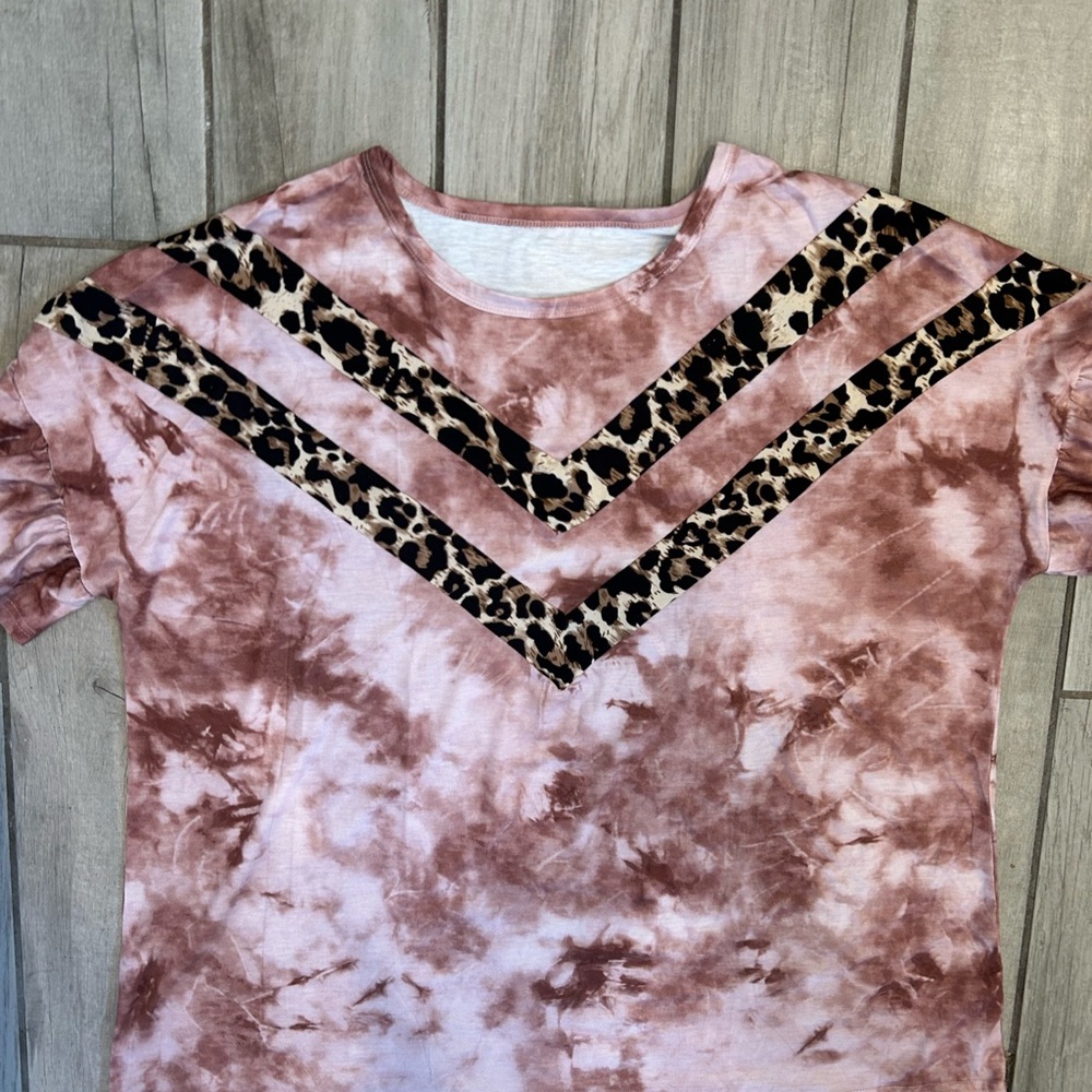 Plus size women’s tie dye leopard print shirt